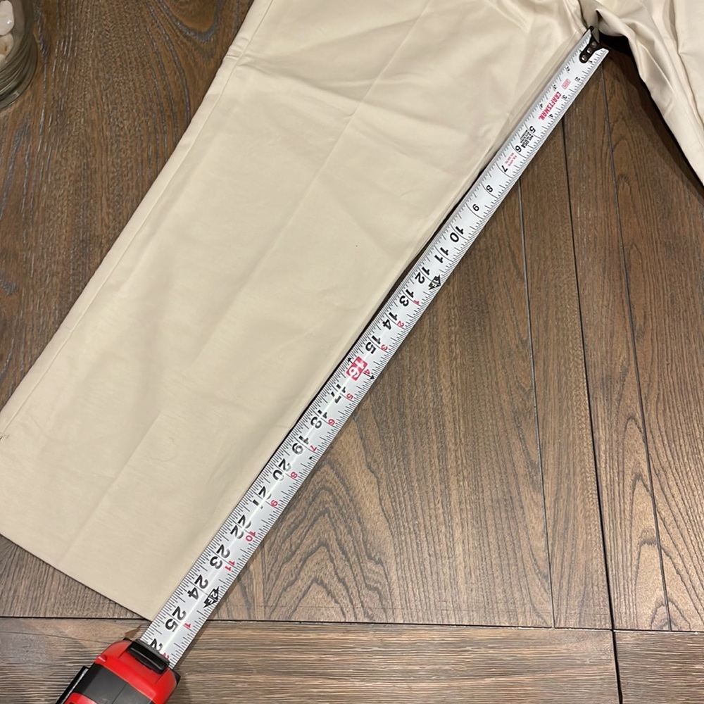 Loft Riviera Crop neutral size 6 with an inseam approx 25 1/2 “ - Picture 6 of 6